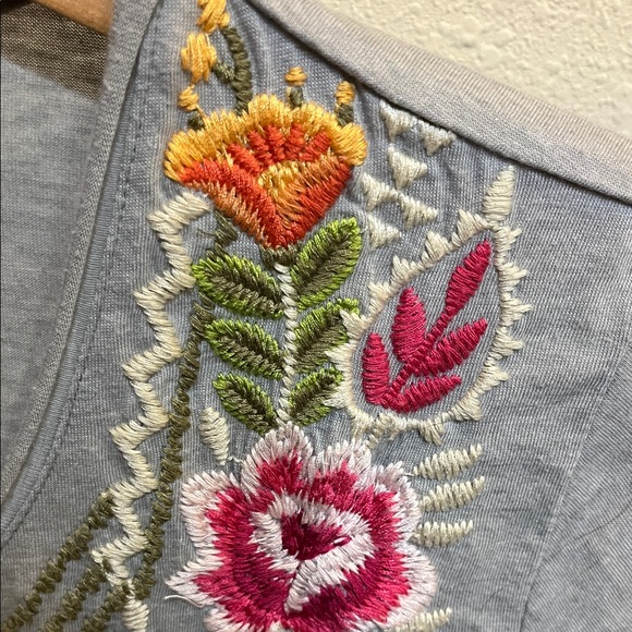 Johnny Was Light Gray Embroidered Floral Blouse - Picture 3 of 10